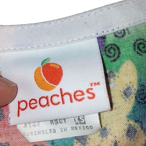 Vtg Peaches Size XS 100% Cotton All Over Rainbow Cat Print Vet Medical Scrub Top - Picture 4 of 4